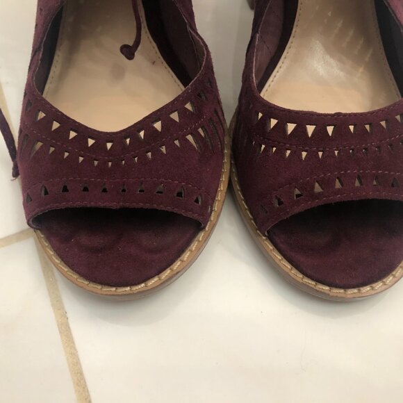 Vince Camuto Tarita Plum Lace Up Suede Peep Toe Shoes Size 8 - Picture 10 of 11